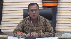 Kabur Sambil Tutupi Wajah Usai Diperiksa, Firli Beralasan Mobilnya Hilang