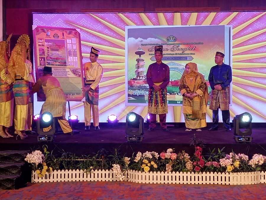 Yayasan Mahratu Luncurkan Buku, Perkuat Pelestarian Songket Melayu Riau