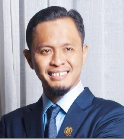 Setwan DPRD Riau Terima SK Mebnagri Tentang Penunjukan   Agung Nugroho