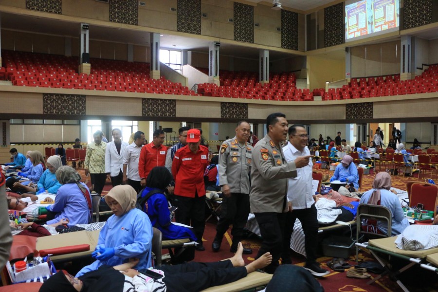 UNP dan Polda Sumbar Bersinergi dalam Aksi Donor Darah Bersama Bank Mestika