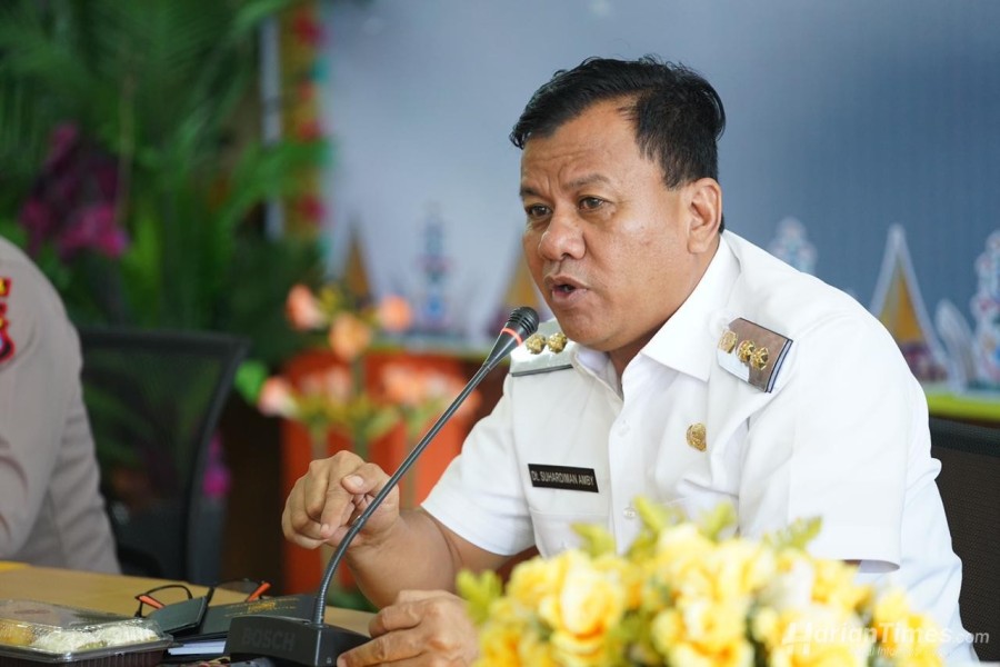 Keberadaan Bupati Kuansing Masih Misteri, Istri Ikut Atur Proyek?