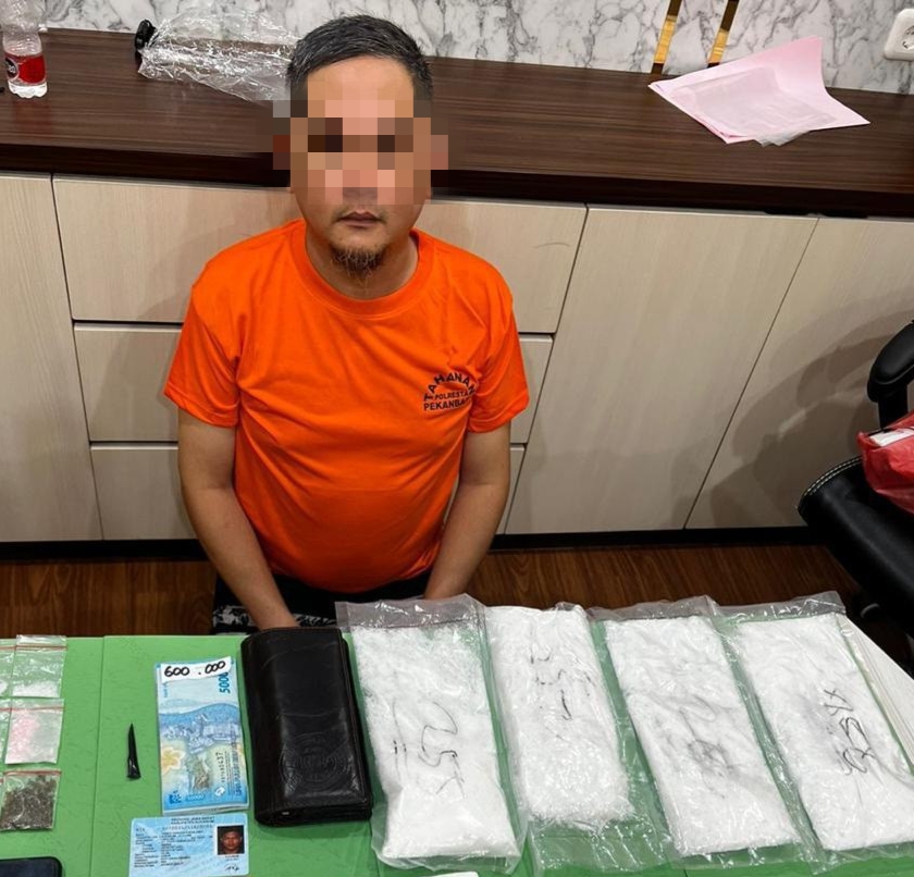 Hendak Selundupkan 2 Kg Sabu, Dua Pria Ditangkap di Bandara Pekanbaru