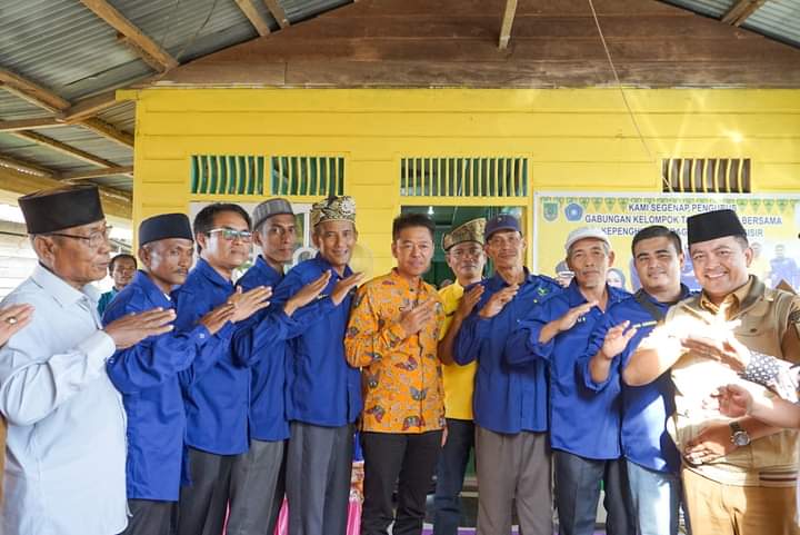 Wujudkan Ketahanan Pangan, Pemkab Rohil Serahkan 3 Ton Benih Padi pada Petani