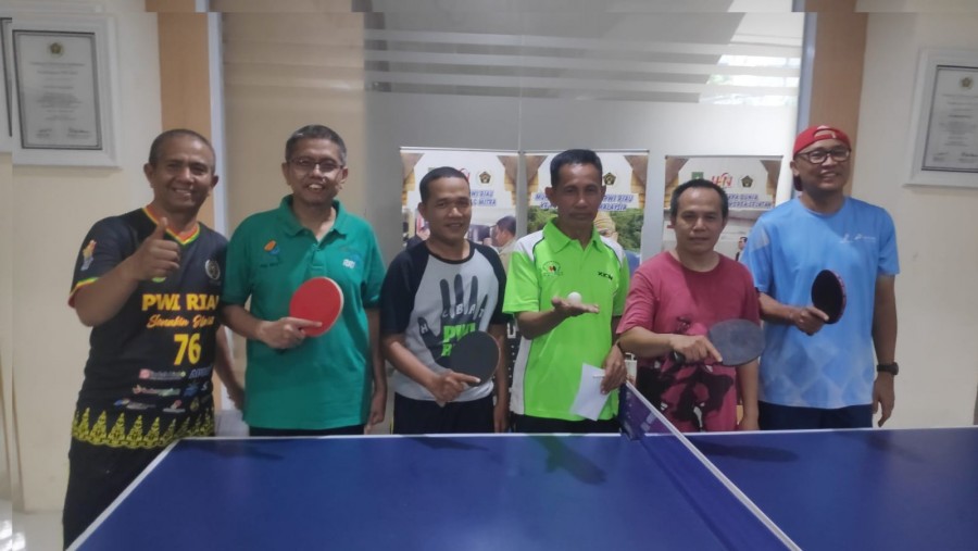 Pasangan Fendri Jaswir/Junaidi Juara Pingpong PWI Riau
