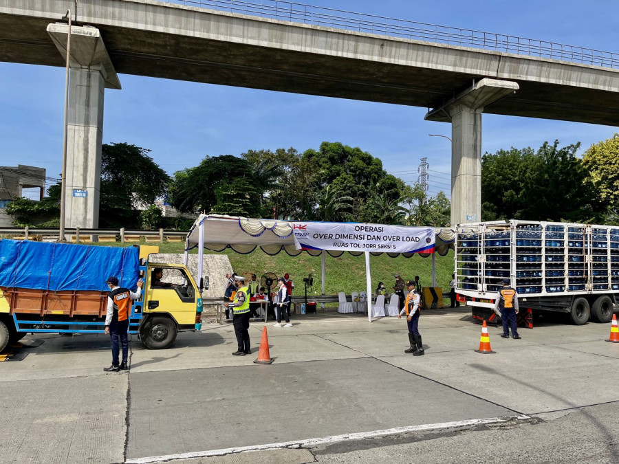 PT HK dan Pembalap Rifat Sungkar Kampanyekan Keselamatan di Jalan Tol