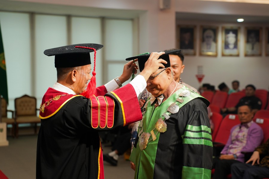 Peningkatan Kualitas Pendidikan, UIR Resmi Kukuhkan Dua Guru Besar