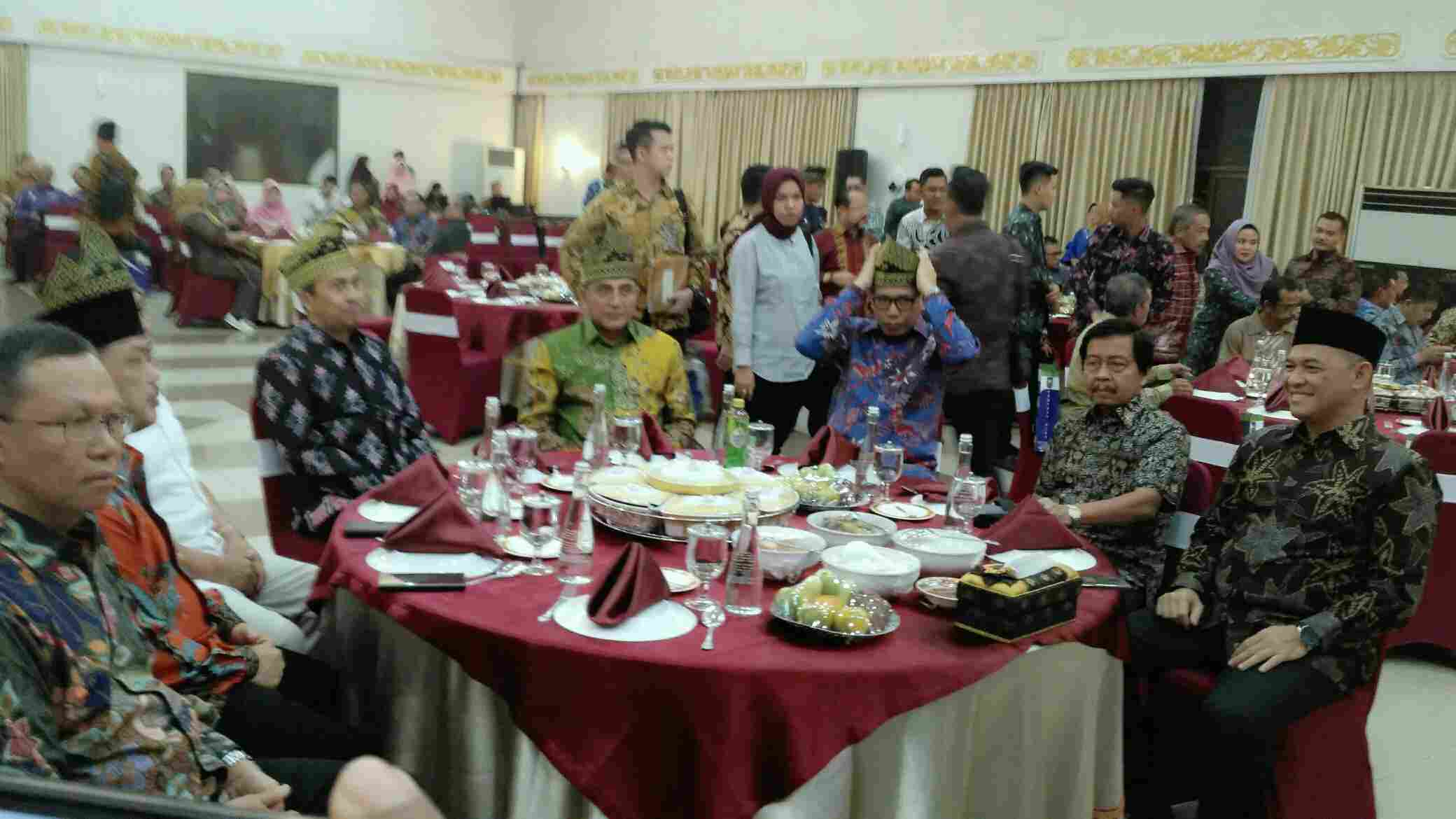 Gubernur 18 Provinsi Bertemu di Pekanbaru Bahas DBH Sawit