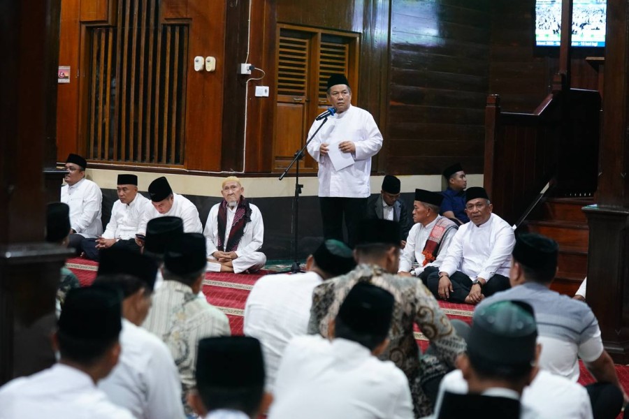 Safari Ramadan di Rohul, Plt Gubri SF Hariyanto Serahkan Bantuan dan Serap Aspirasi Warga