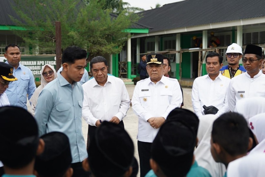 Plt Gubri Dampingi Wapres Tinjau Program Makan Bergizi Gratis di Rohil