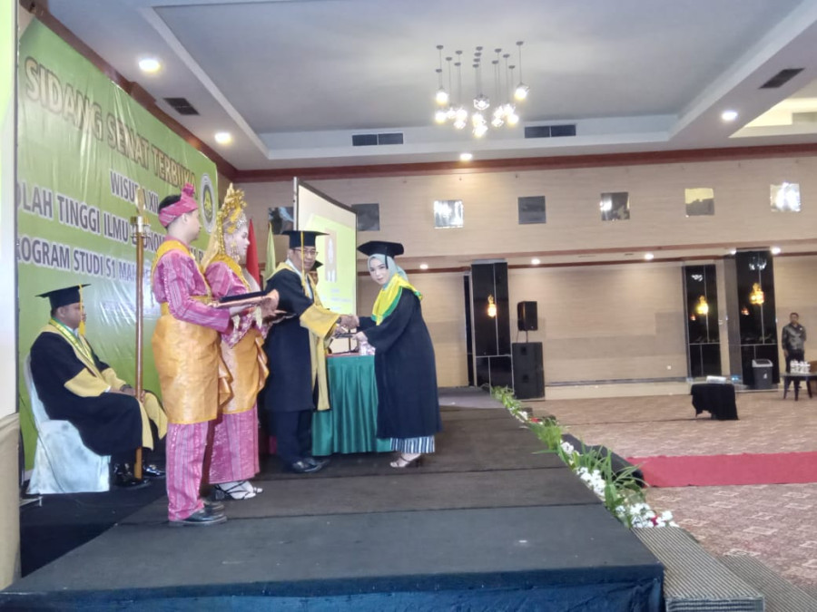Gelar Wisuda ke XII, STIE Dharma Putra Luluskan 52 Mahasiswa