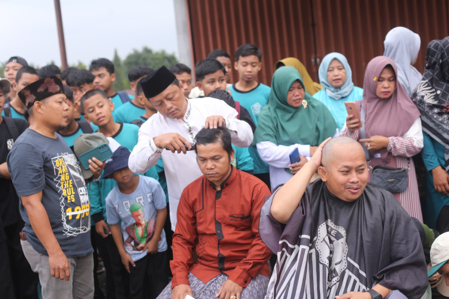 Afni Terharu, Ulama Siak Penuhi Nazar Sambut Kemenangan Dirinya dan Syamsurizal