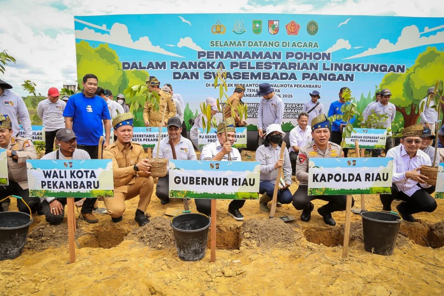 Manfaatkan Lahan Tidur Jadi Lahan Produktif, Pemko Pekanbaru Tanam 15.000 Bibit Pohon dan Jagung Pipil