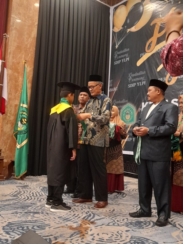 Selain Unggul di Akademik dan Bahasa Inggris, Lulusan SD IP YLPI Riau Hafal Alquran 5 Juz