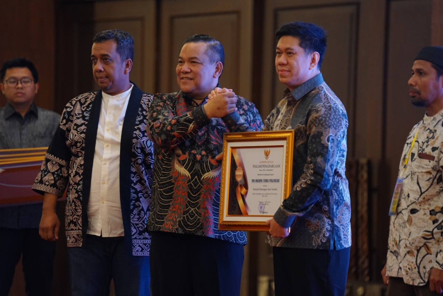 Berperan Tingkatkan Mutu Pendidikan, Sejumlah Sekolah di Riau Terima Penghargaan