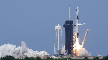 SpaceX Diluncurkan, Era Baru Pesawat Ulang-alik Dimulai