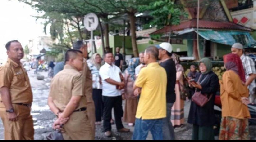 Basement Pasar Bawah Banjir, Ketua Komisi II DPRD Dekanbaru dan Kadisperindag Temui Pedagang