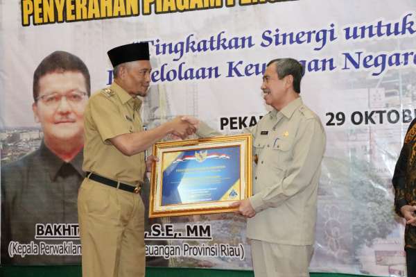 Raih WTP, Pemko Pekanbaru Dapat Piagam Penghargaan dari Menkeu RI