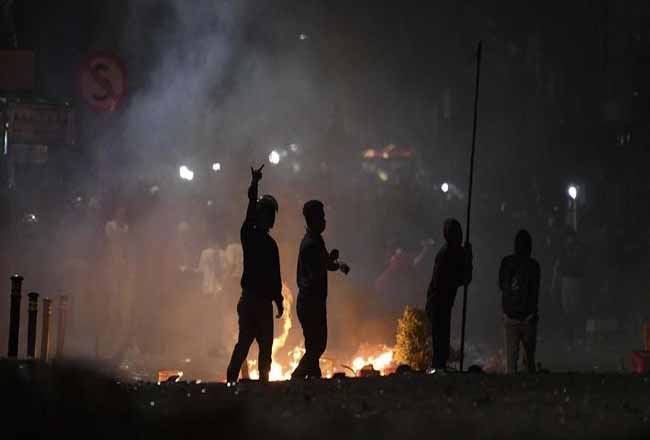 Histeris di Pusara Akbar, Ibunda: Anak Saya Disiksa