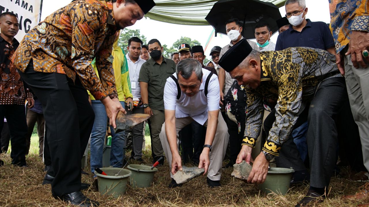 Pembangunan Jembatan Wisata Buluh Cina, Gubri : Dorong Ekonomi Masyarakat
