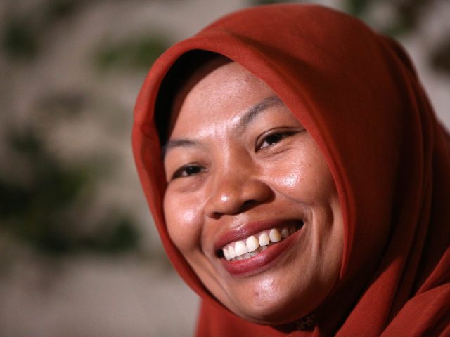 Jokowi Janji Secepatnya Akan Selesaikan Amnesti Baiq Nuril