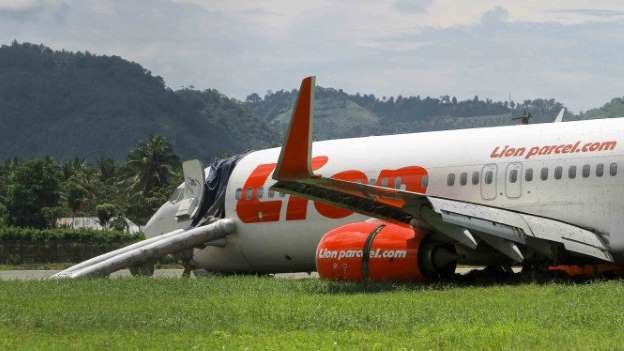 Lion Air JT 714 tergelincir di Bandara Supadio Pontianak, 2 Penumpang Dilarikan ke RS