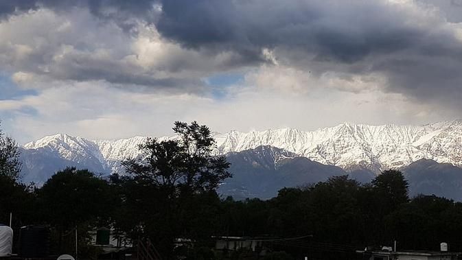 India Lockdown, Puncak Himalaya Bisa Terlihat dari 200 Km Setelah 30 Tahun