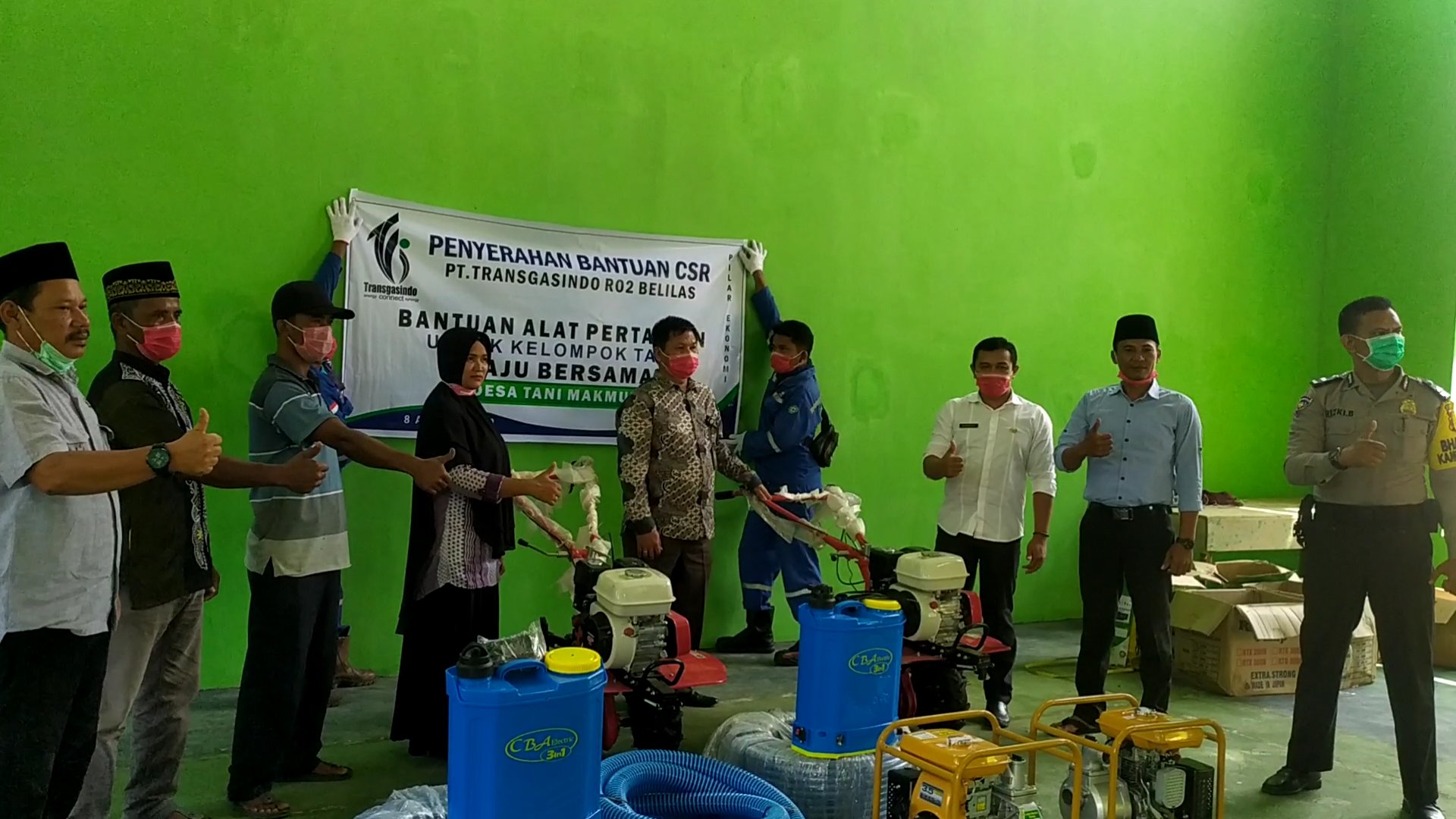 Pimpinan DPRD Inhu Serahkan Bantuan CSR dari PT TGI Untuk Kelompok Tani Maju