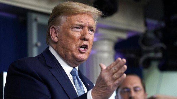 Permbelaan Trump yang Dikecam Usai Sarankan Pasien Corona Disuntik Disinfektan