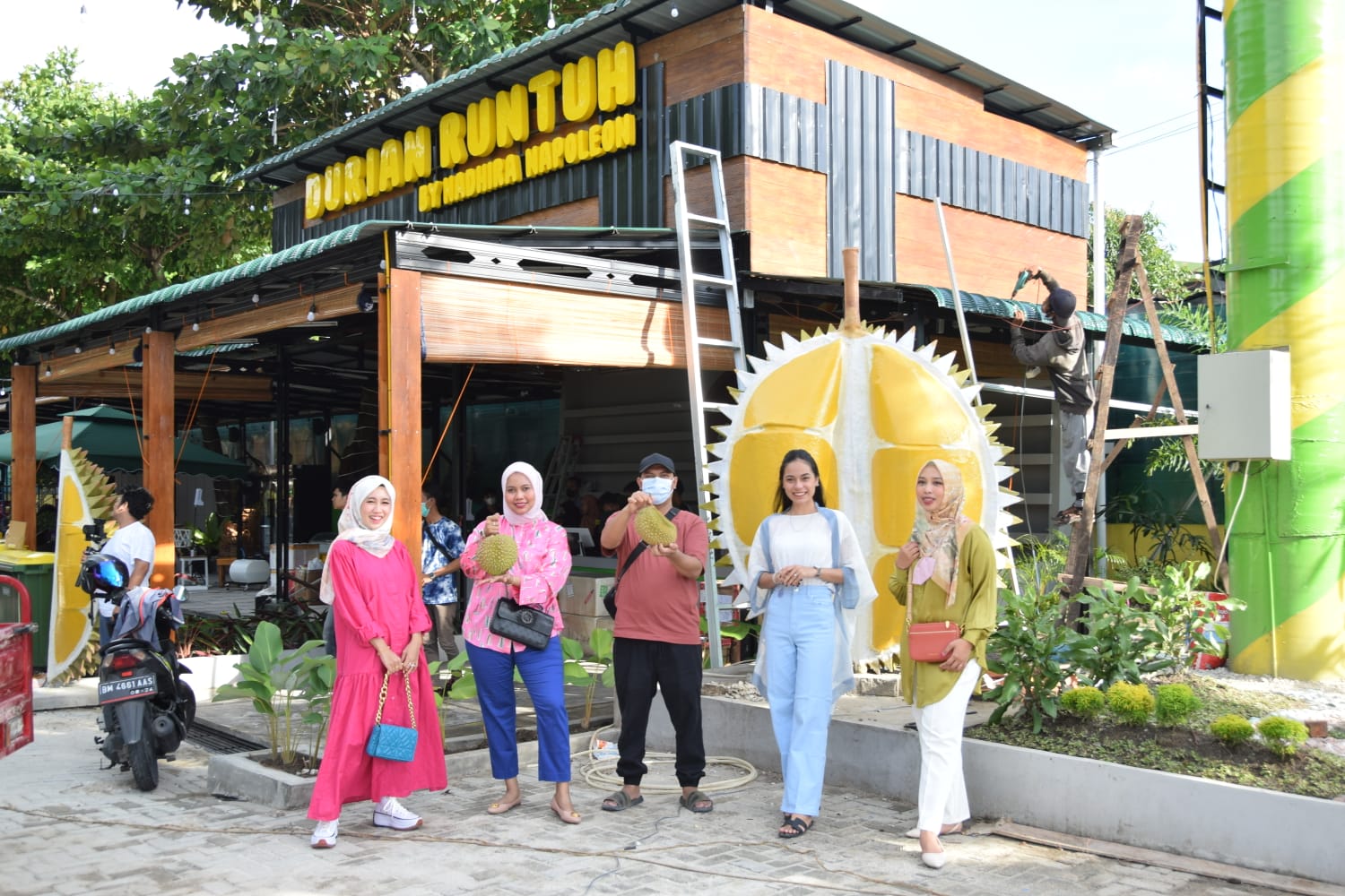 Durian Runtuh jadi Destinasi Wisata Kuliner Menkop UKM saat Kunker ke Riau