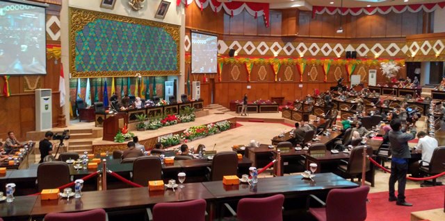 Rapat Laporan Reses DPRD Riau Molor Hampir Satu Jam, 32 Anggota Tidak Hadir