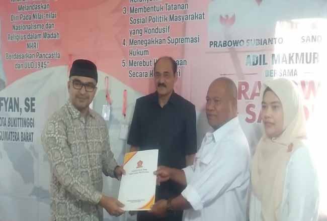 David Chalik Daftar ke Gerindra Sebagai Bakal Calon Walikota Bukittingi