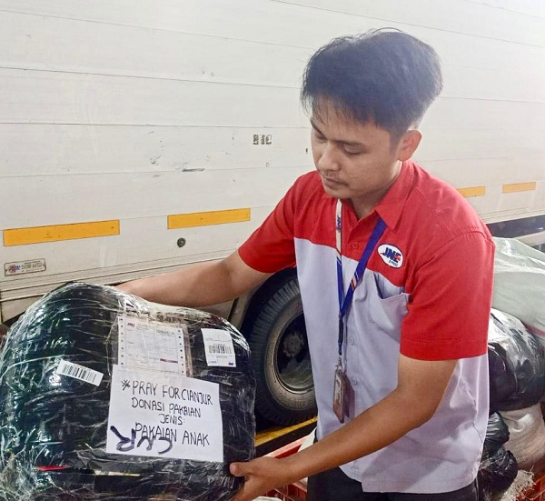 Peduli Cianjur, JNE Bebaskan Biaya Kirim untuk Bantuan ke Warga