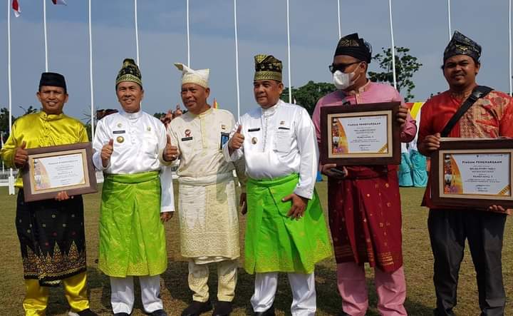 Pemprov Riau Beri Penghargaan Sempena HUT Riau ke 65 Pada Budayawan dan Insan Kreatif