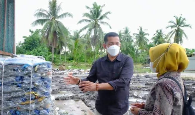 Mantap ! DPPLH Meranti Olah Limbah Sampah Jadi Paving Blok