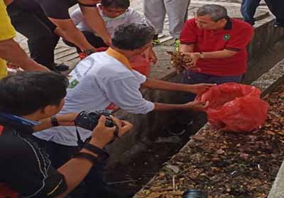 Gubri Bersihkan Sampah dan Tanam Pohon Bersama ASN