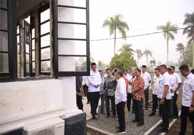 Syamsuar dan Alfedri Tinjau Progres Pemugaran Istana Peraduan