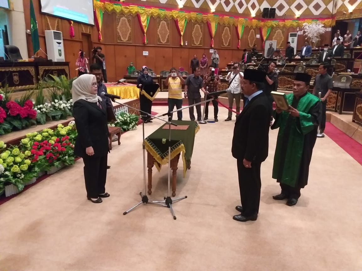 Gantikan Hardianto, Ketua DPRD Riau Lantik Nurzaman