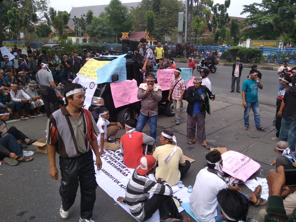 Empat Bulan Gaji Tak Dibayarkan, Karyawan PT Ricry Demo di DPRD Riau 