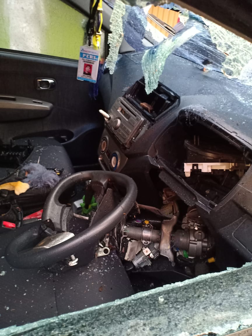 Hujan Badai Sore Kemarin, Warga Pekanbaru Tertimpa Atap saat Melintasi Jalan M Yamin