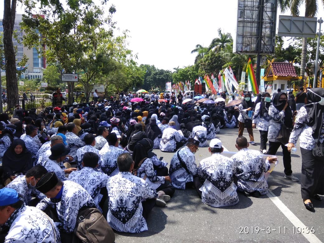 Tuntut Tunjangan Tambahan Penghasilan, Guru Demo Lagi