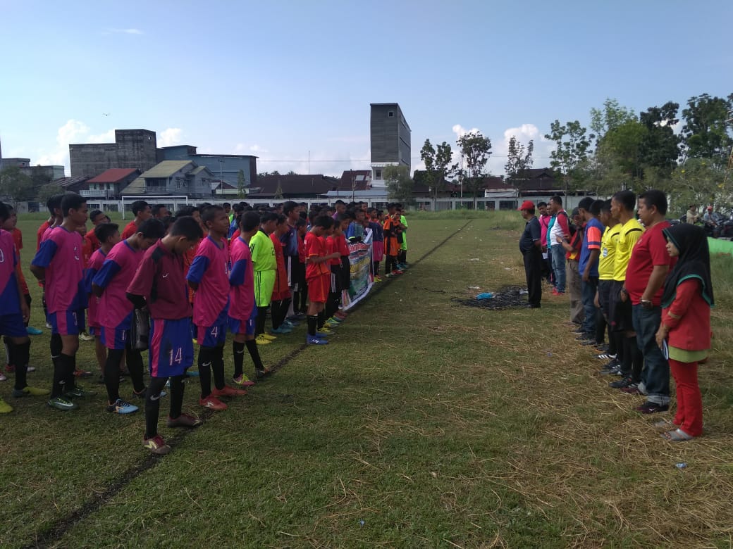 Ditandai Tendangan Perdana, Liga Sepakbola Berjenjang Piala Menpora Brgulir Di Rohil