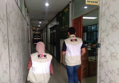 KPK Geledah Kantor Bupati Bengkalis, Dua Koper Berisi Dikumen Disita