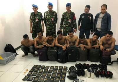 Simpan 4 Kg Sabu di Sepatu, Petugas Amankan 8 Orang Kurir Narkoba di Bandara SSK II