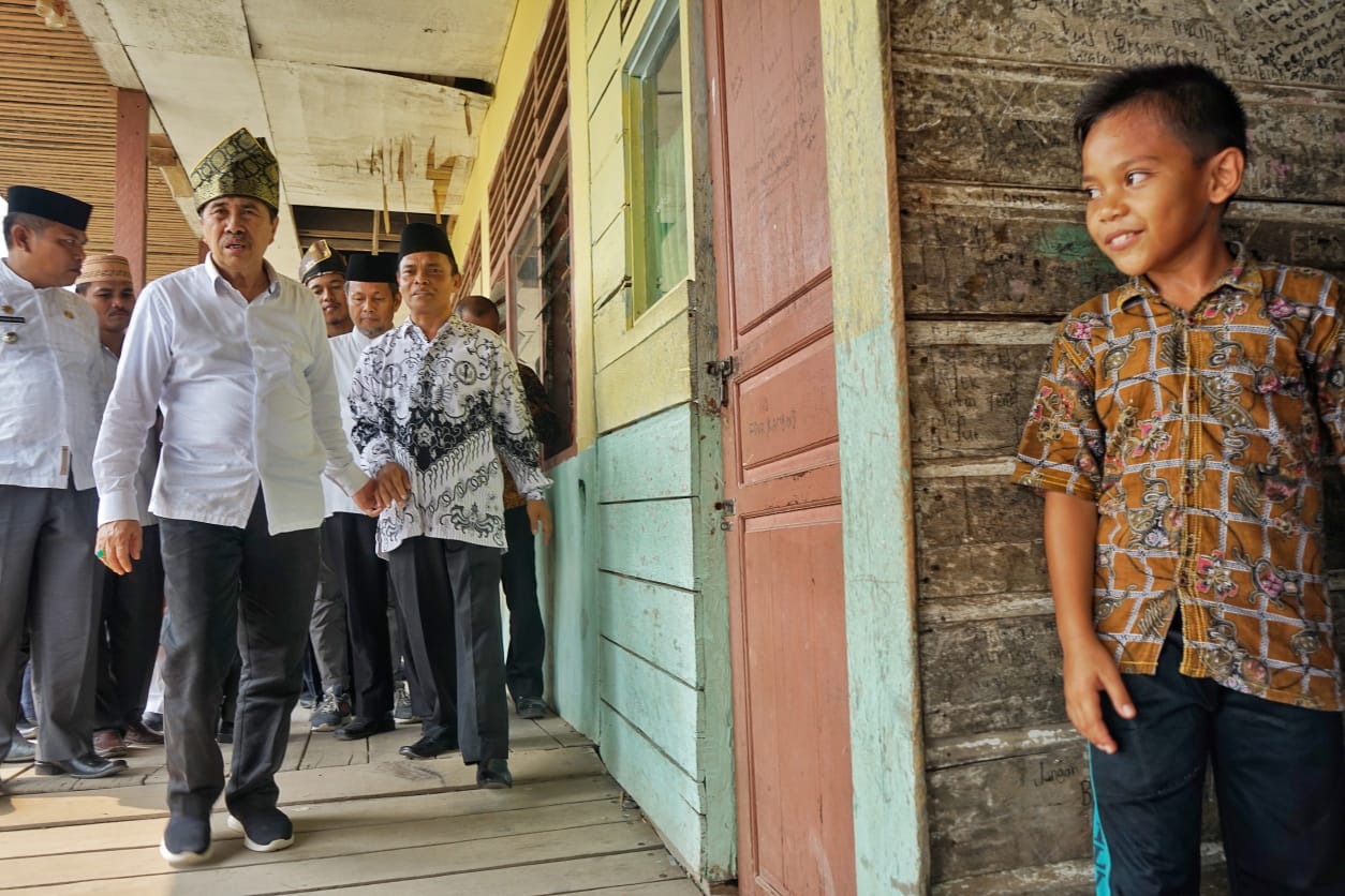 Gubernur Riau Sambangi Peraih Juara Perak Event Creativ di Korea Selatan 