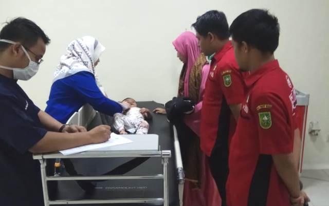  Balita 13 Bulan Terserang ISPA, PSC 119 Diskes Riau Lakukan Pertolongan Pertama