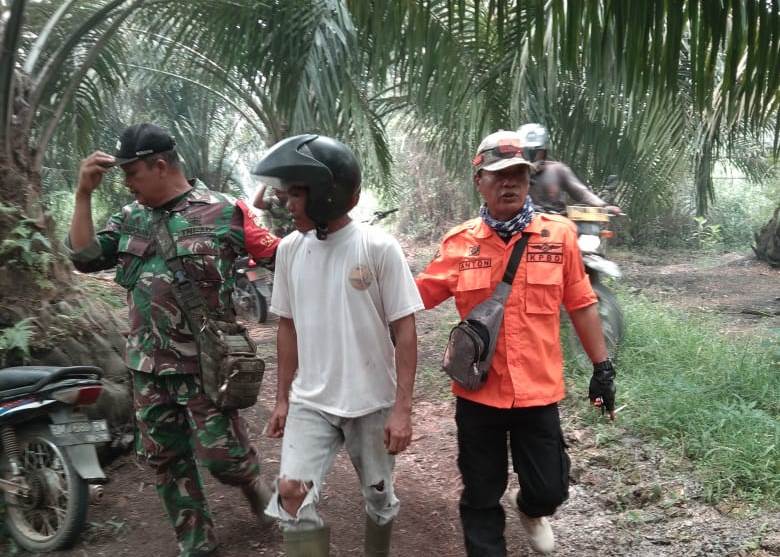 Anggota TNI dan BPBD Tangkap Pembakar Lahan di Inhu, Dandim Hendra Janji Berikan Hadiah