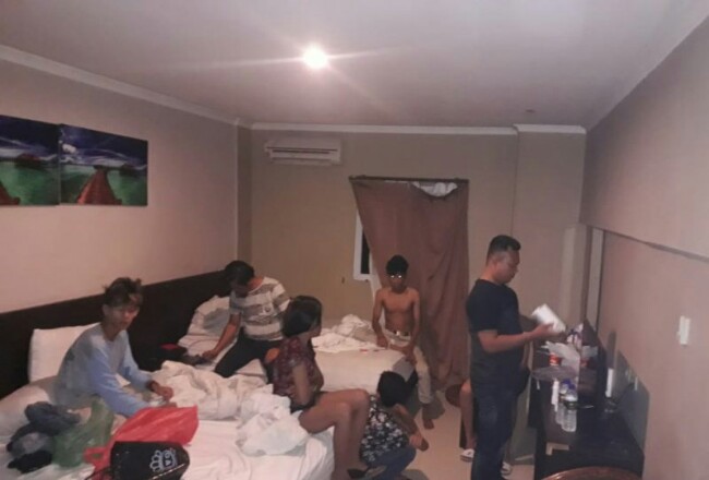 Asik Nyabu di Kamar Hotel Pekanbaru, 12 Remaja Putra Putri Ditangkap Aparat