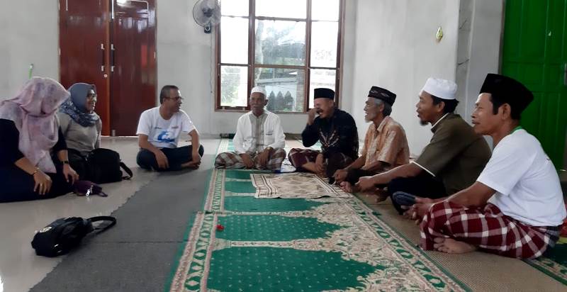 Kunjungi Masjid Al Furqon PWI Riau Peduli dan Sahabat Pondok Ijo Siap Bantu Sajadah