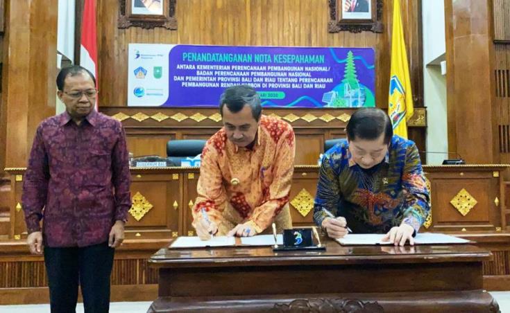 Gubri Tandatangan MOU Dengan Bappenas, Riau Jadi Daerah Pembangunan Rendah Karbon