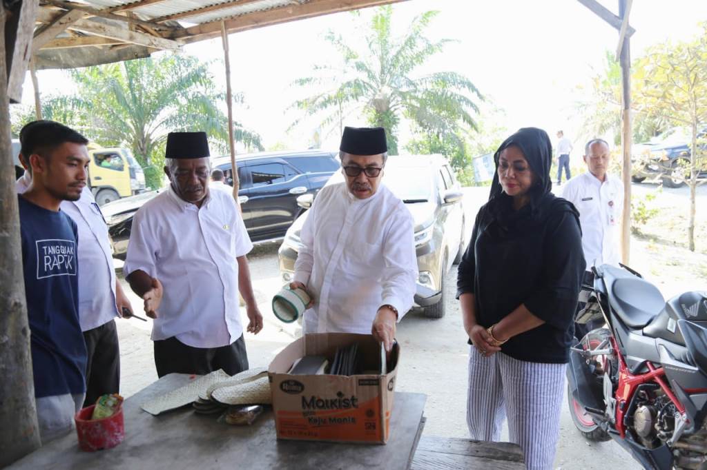 Syamsuar: Sandal Pandan Bisa Dijual untuk Hotel